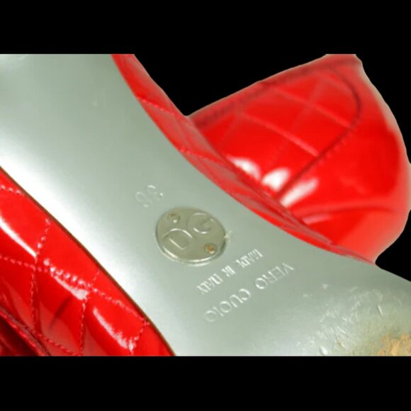 DOLCE & GABBANA Quilted Logo Pumps - Picture 7 of 7